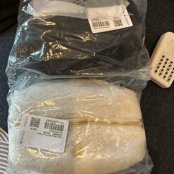 (2320) 🍋 NWT LULULEMON EVERYWHERE Belt Bag 1L IN FLEECE - Picture 2 of 2